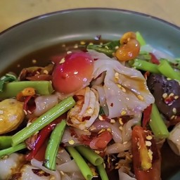 ตำเย็นตาโฟลูกชิ้นปลาเส้นใหญ่