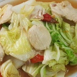 อกไก่ผัดผักกาดขาวราดข้าว @