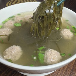 แกงจืดสาหร่ายจีนลูกชิ้นหมู