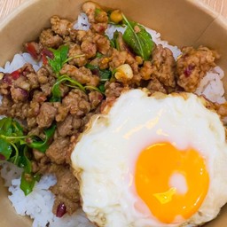 กระเพราหมูสับ + ไข่ดาว