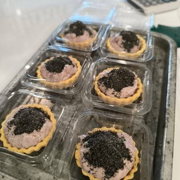 อันนี้ทาร์ตครีมเผือกโรยงาดำ