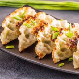 ข้าวหมูแดงอากง ก๋วยเตี๋ยวเย็นตาโฟต้มยำ