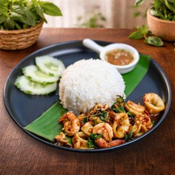 ข้าวกะเพราทะเล ( Spicy Holy Basil Stir-fry with Seafood )