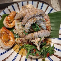 ผัดกระเพราทะเล (กับข้าว)