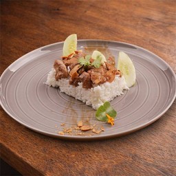 ข้าวไก่กระเทียม ( Gai Kratiem )