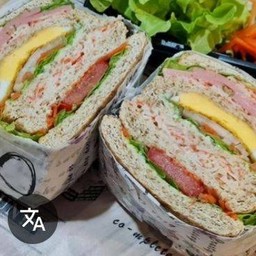 Sandwich egg ham and tuna