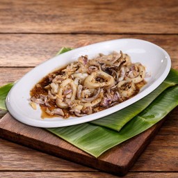 หมึกผัดกระเทียมพริกไทย ( Stir-Fried Squid with Garlic and Peppercorns )