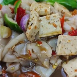 ตำเส้นใหญ่ปลาร้าหมูยอ