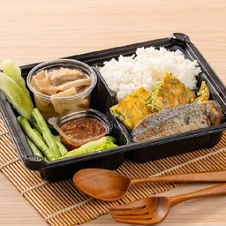 ปิ่นโต 7 น้ำพริกปลาทู + หน่อไม้จีน + ข้าวหอมมะลิ