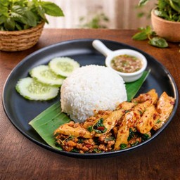 ข้าวกะเพราหมูสับหมูยอ ( Holy Basil Stir-fry with Minced Pork & Vietnamese Sausage )