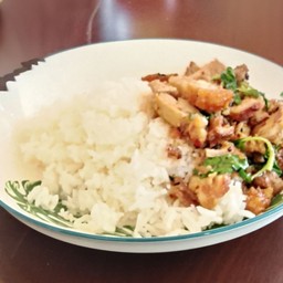 ข้าวกระเพราหมูกรอบ