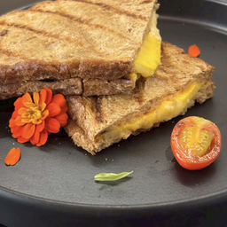 บริทิช ทรี ชีส โทสตี้