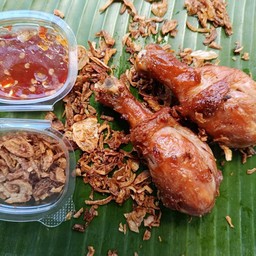 น่องไก่ทอด 2 ชิ้น + ข้าวเหนียว