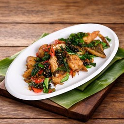 ผัดฉ่าปลากะพง ( Stir-Fried Spicy Sea Bass with Herbs )