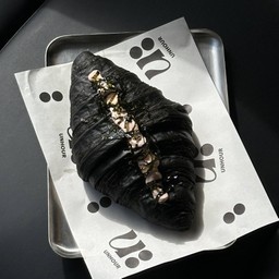 Cream Fraiche Mentaiko Black Croissant