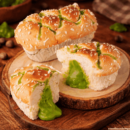 ขนมปังสังขยาใบเตย (Pandan Custard Bun)