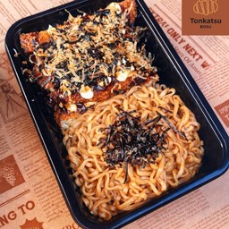 มาม่าไก่กรอบ-ซอสทาโกะยากิ