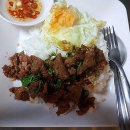 ข้าวกะเพราเนื้อ
