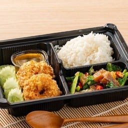 ปิ่นโต 6 คะน้าหมูกรอบ + ทอดมันกุ้ง + ข้าวหอมมะลิ