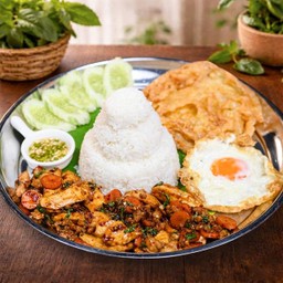 กะเพราถาด ( Pad Kaprao Thad )