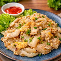 ก๋วยเตี๋ยวคั่วไก่ Stir-Fried Rice Noodles with Chicken