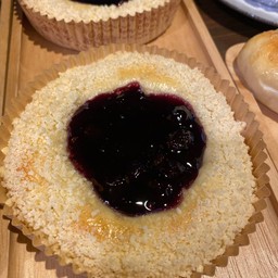 Blueberry jam crumble bread