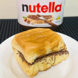 ขนมปังปิ้ง เนยถังทอง นูเทลล่า