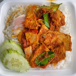 ผัดพริกแกง