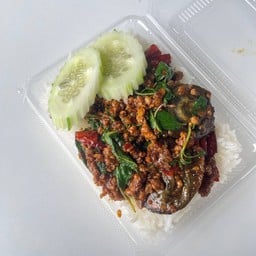 กระเพราไข่เยี่ยวม้า