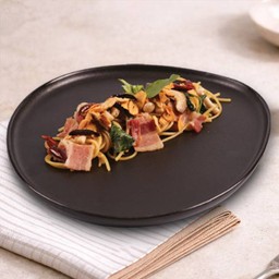 สปาเกตตีพริกแห้งเบค่อน ( Spaghetti Aglio e Olio with Bacon )