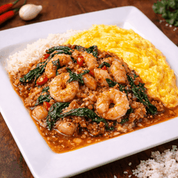 ข้าวกระเพราไข่นุ่ม (กุ้ง) (Scrambled Eggs on Rice with Shrimp)