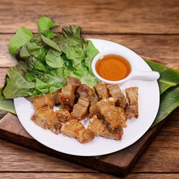 สามชั้นทอดน้ำปลา ( Deep-Fried Pork Belly with Fish Sauce )