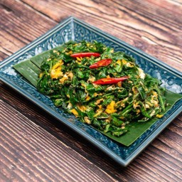 คั่วผักเชียงดาใส่ไข่ (Khua Pak Chiang-da Sai Kai )