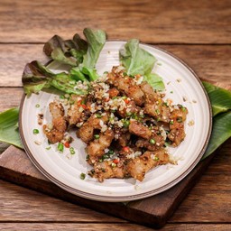 สามชั้นคั่วพริกเกลือ (  Stir-Fried Crispy Pork Belly with Chili and Salt )