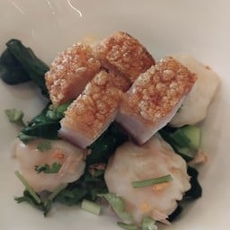 เกี๊ยวกุ้ง+หมูกรอบ