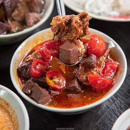 ก๋วยเตี๋ยวเส้นใหญ่น้ำเงี้ยว