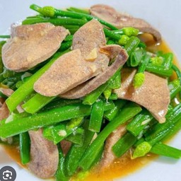 ดอกหอมผัดตับ