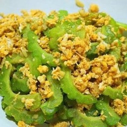 มะระผัดไข่