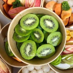 กับข้าว และ ผลไม้พร้อมทาน