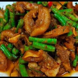 ผัดพริกขิงหัวหมู