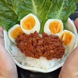 น้ำพริกผัดหมูสับ(คลุกข้าว)ไข่ต้ม