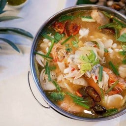 แกงส้มกุ้งสดผักรวม