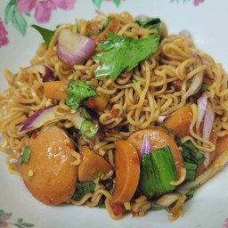 ยำมาม่าอีแก่