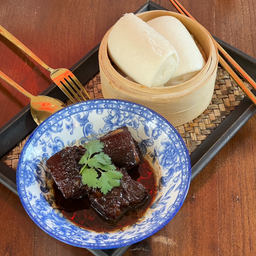 ชุดหมูฮ้อง(หมั่นโถ่วหรือข้าวสวย)