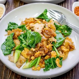 ผัดซีอิ๋วหมูหมัก