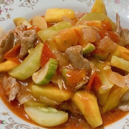 ผัดเปรี้ยวหวานราดข้าว