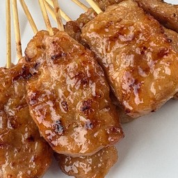 ชุดหมูปิ้งนมสด 5 ไม้ + ข้าวเหนียว 1 ถุง