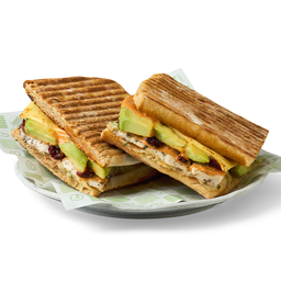 อะโวคาโดและอกไก่ชิโพเล่ พานินี่