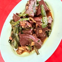 ผัดเลือดหมู