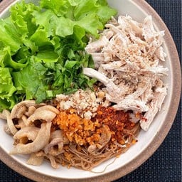 หมี่ไก่ฉีก บึงสีไฟโซนบี